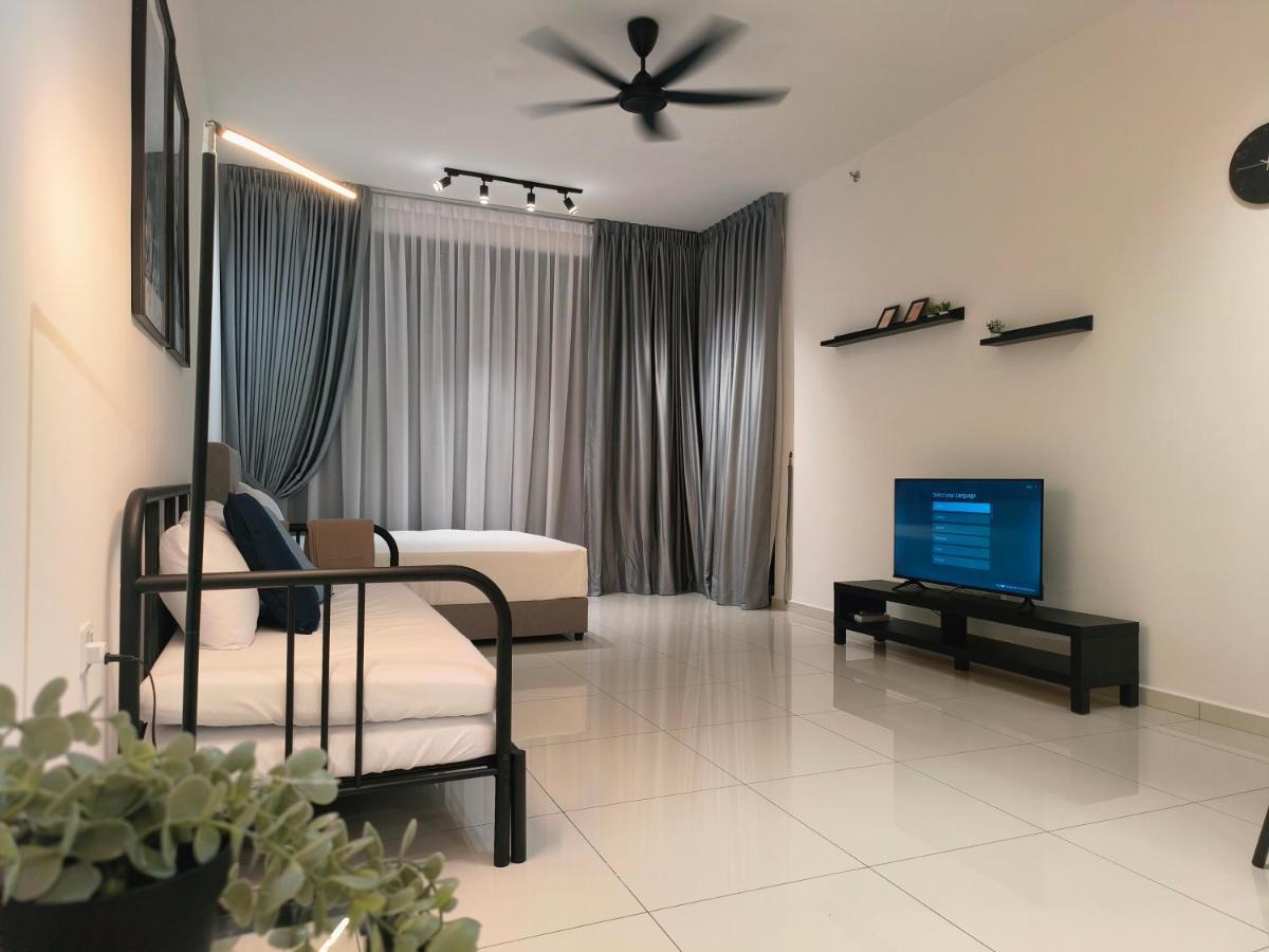 Beacon Executive 2br At By Wl Apartment George Town