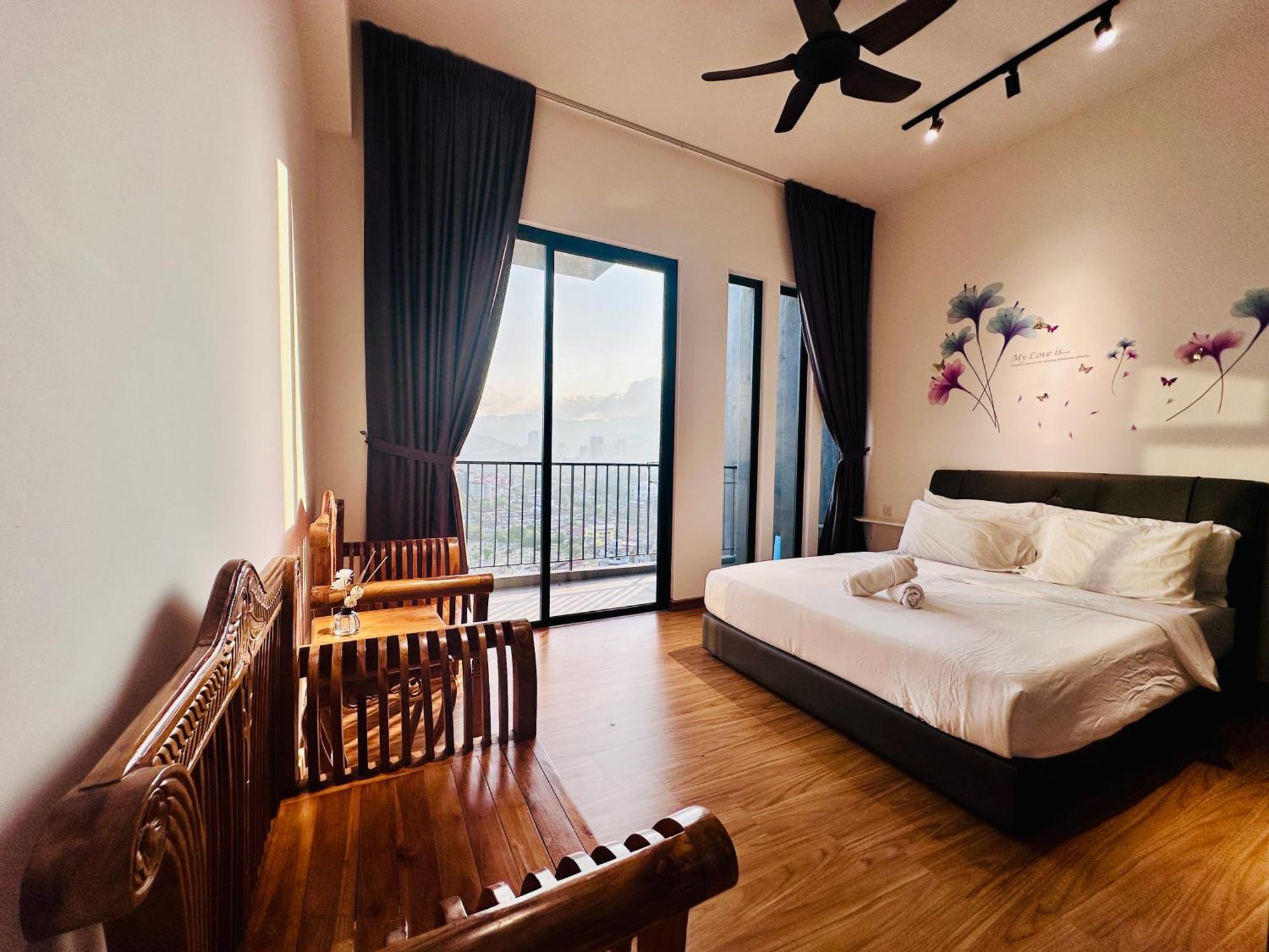 Beacon Executive 2br At By Wl George Town