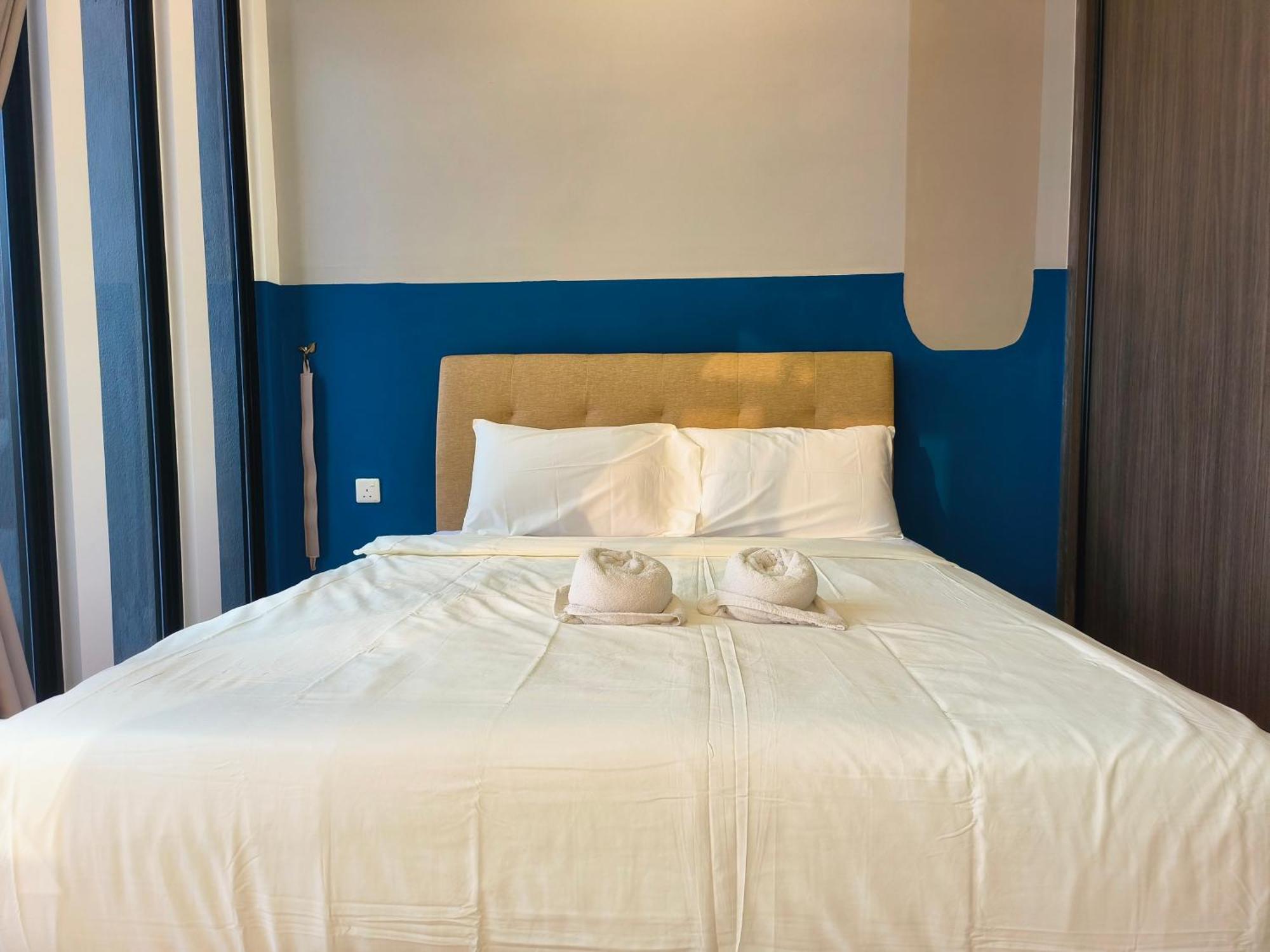 Beacon Executive 2br At By Wl * George Town