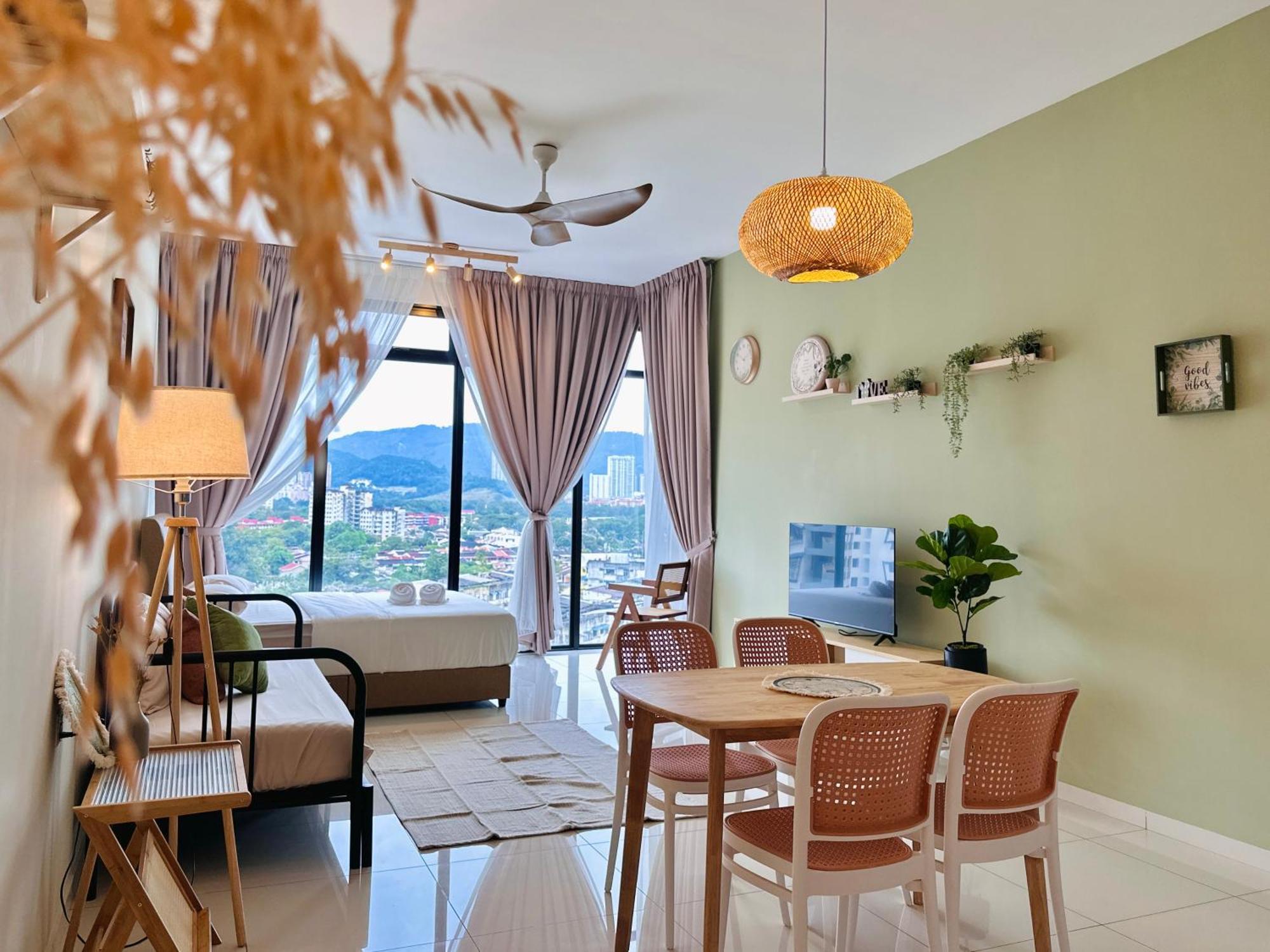Beacon Executive 2br At By Wl Apartment George Town