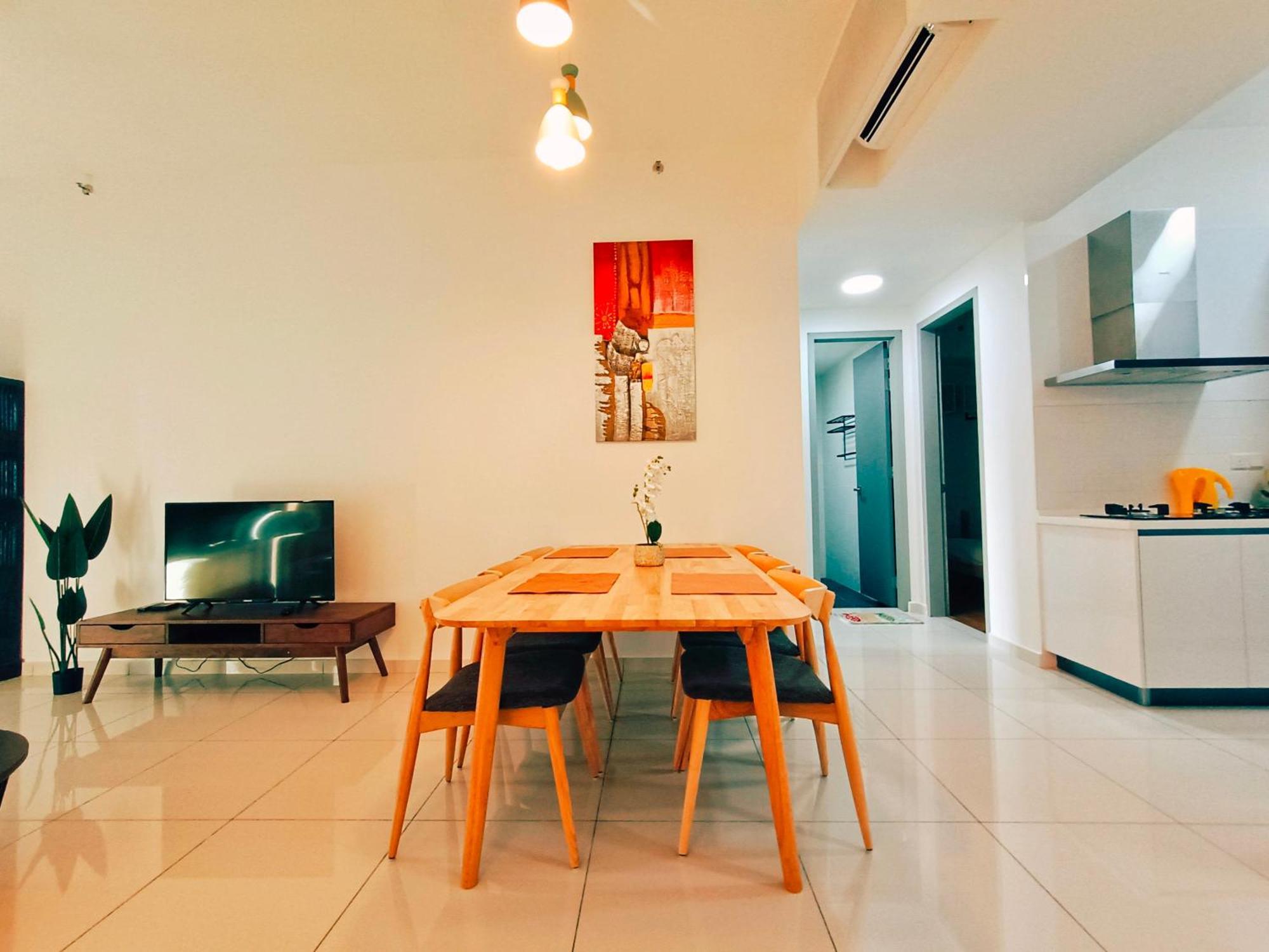 Beacon Executive 2br At By Wl Apartment George Town