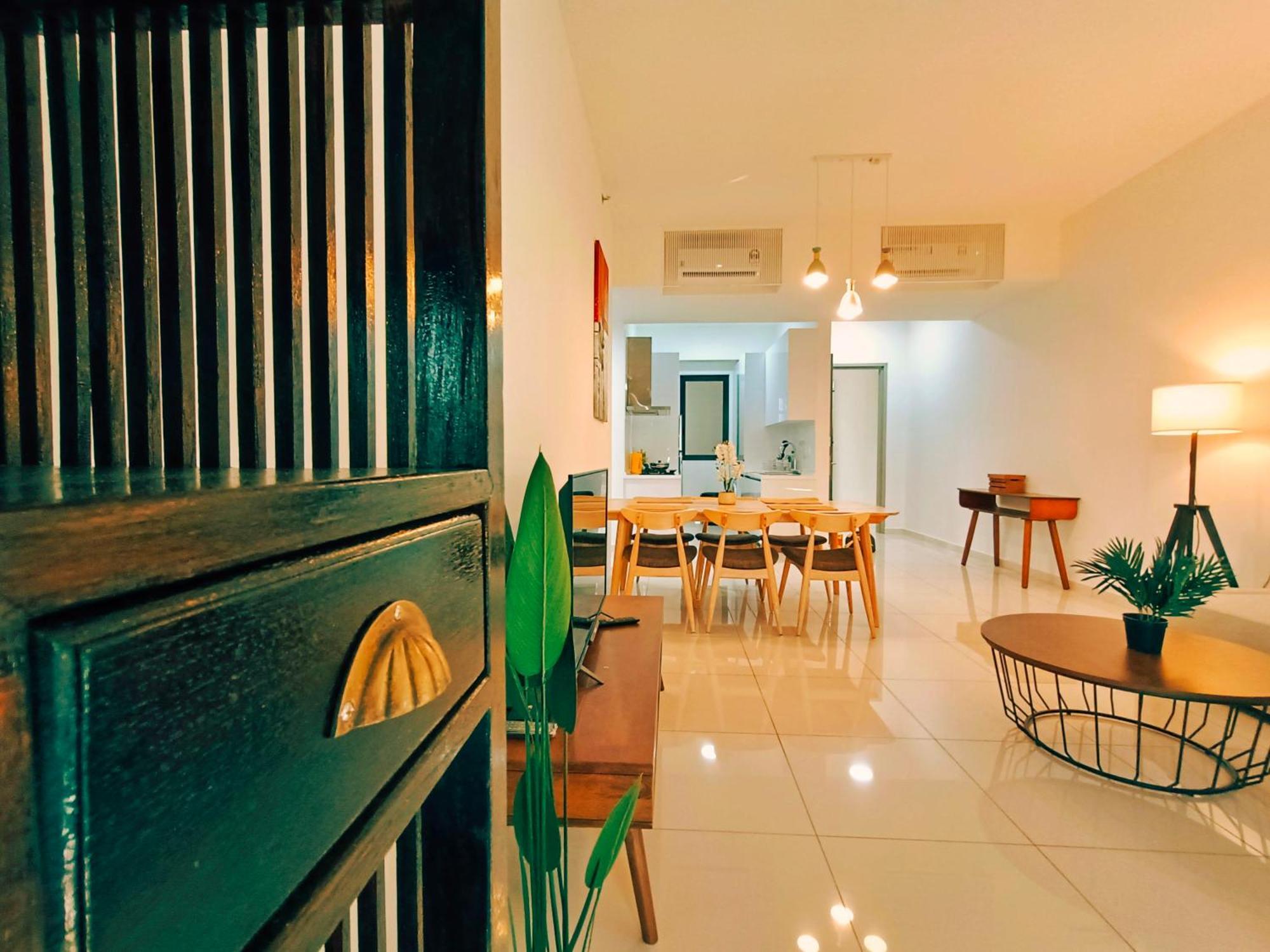 Beacon Executive 2br At By Wl * George Town
