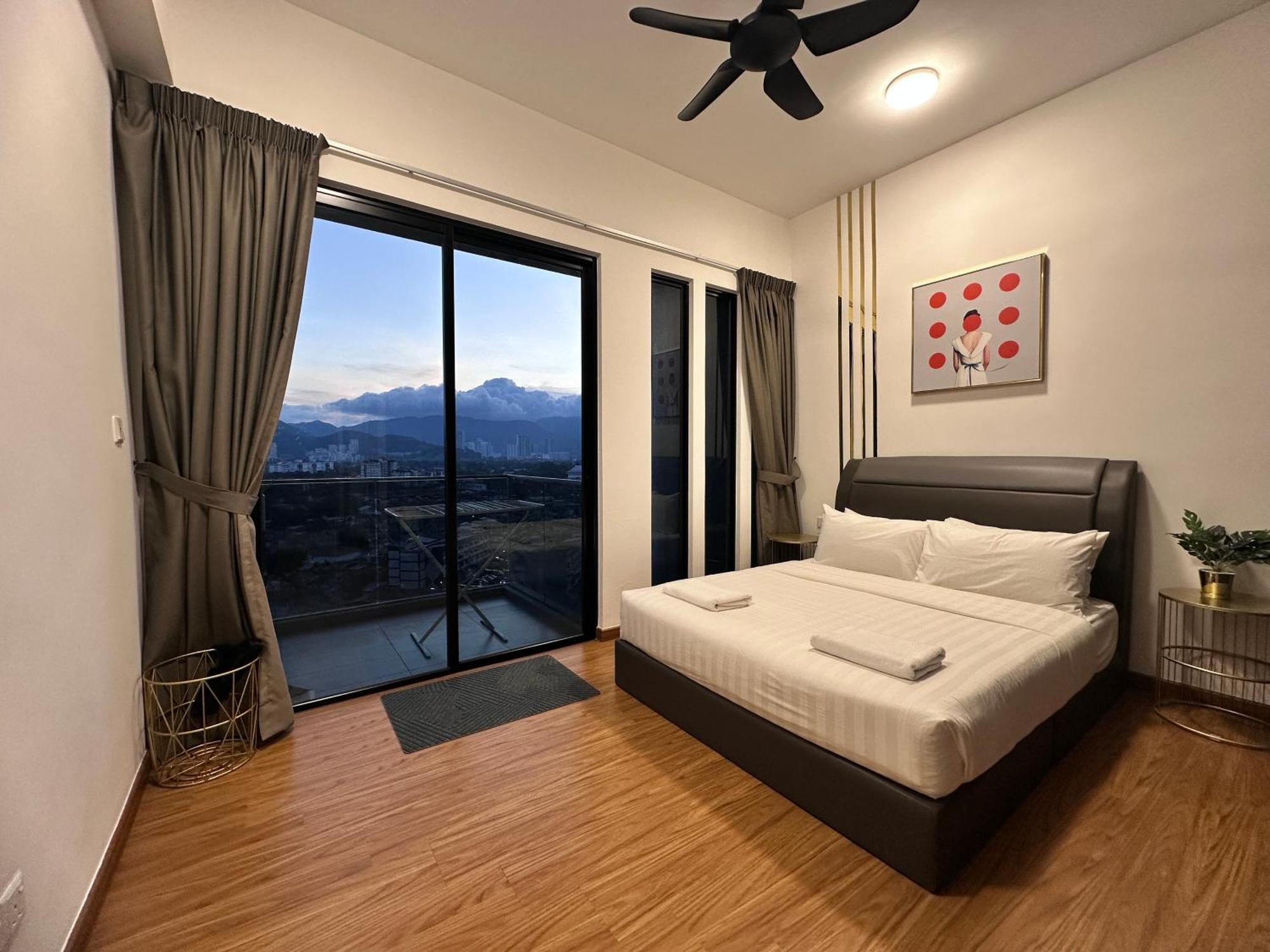 Beacon Executive 2br At By Wl George Town