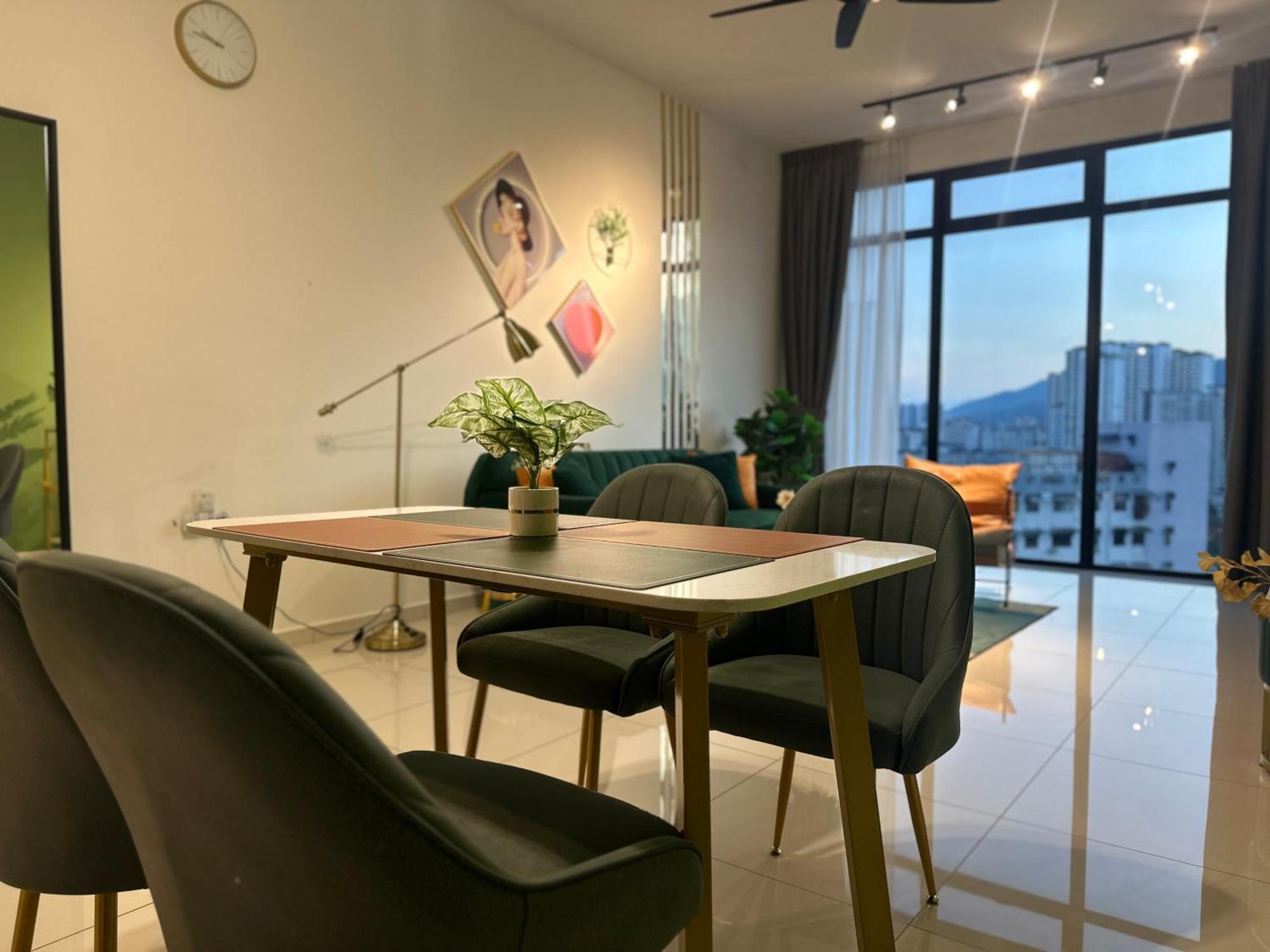 Beacon Executive 2br At By Wl Apartment George Town