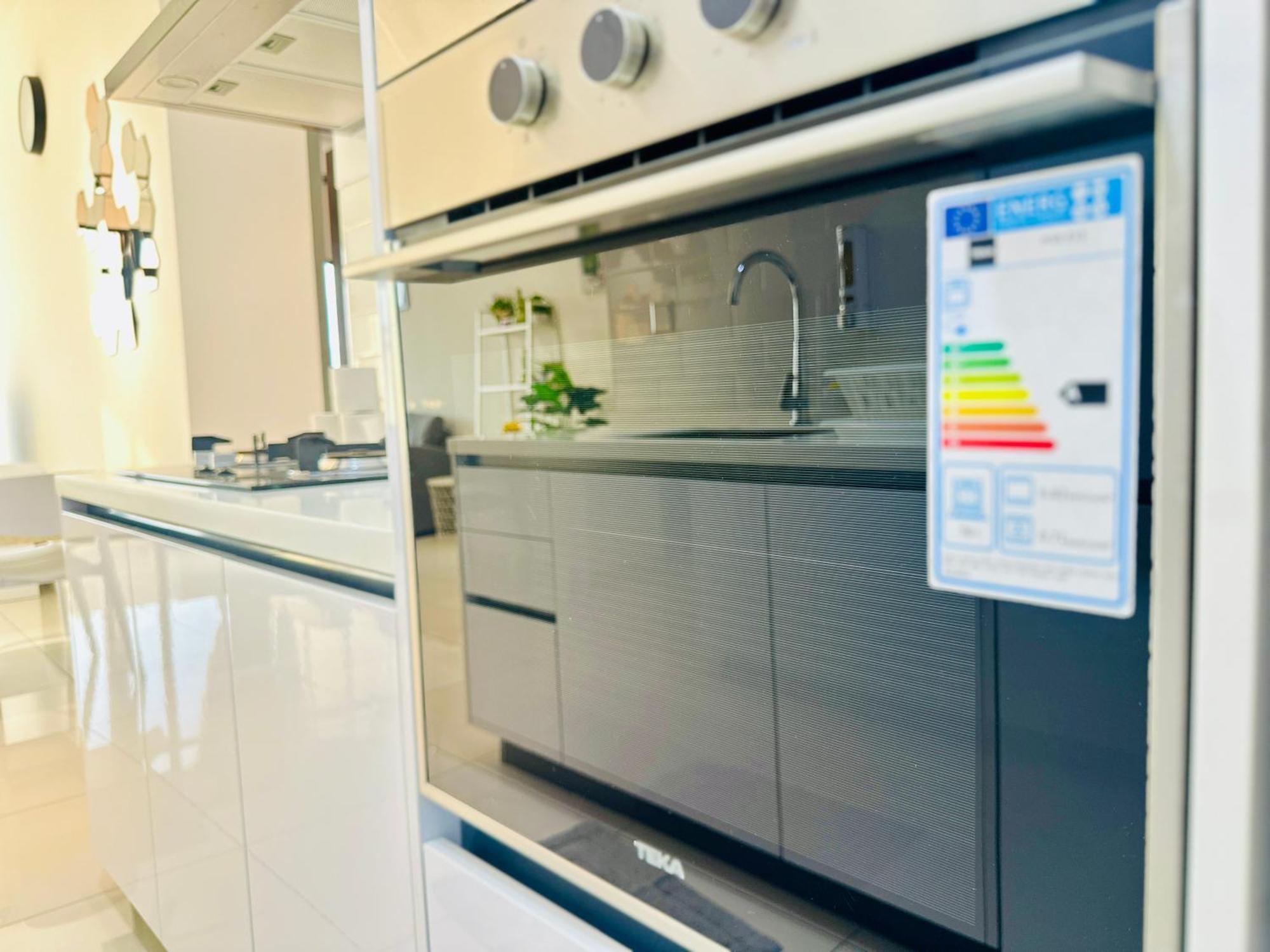 Beacon Executive 2br At By Wl Apartment George Town