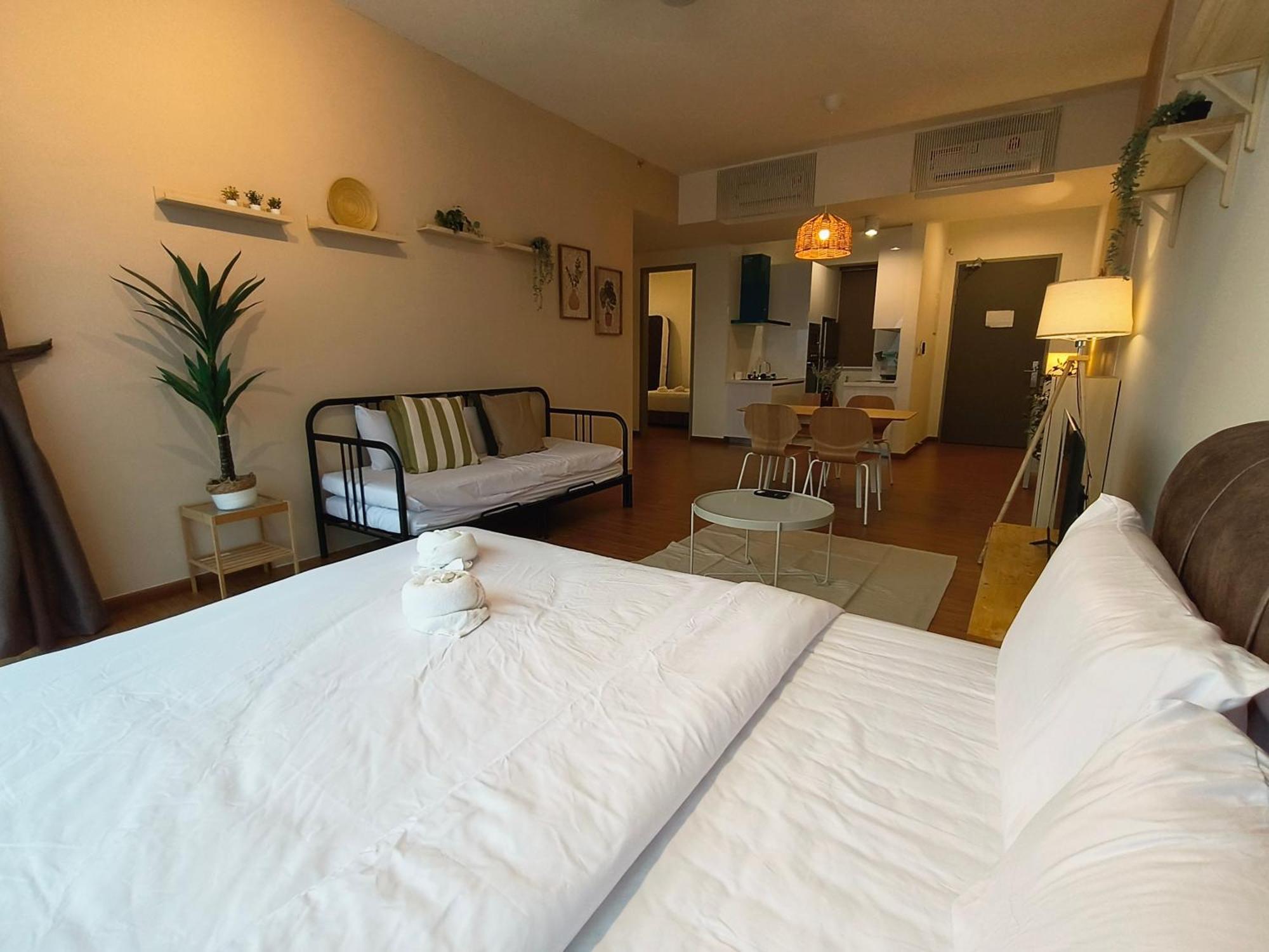 Beacon Executive 2br At By Wl * George Town